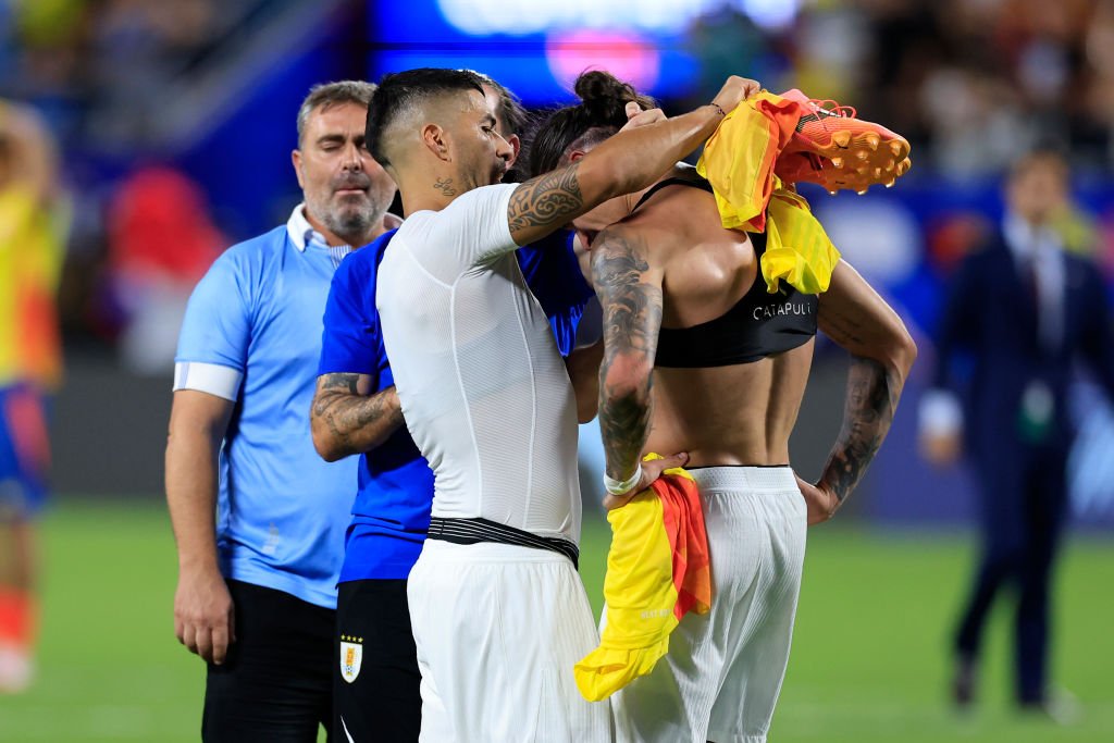 Darwin Nunez (foto, în dreapta), consolat după înfrângerea suferită în fața Columbiei la Copa America 2024