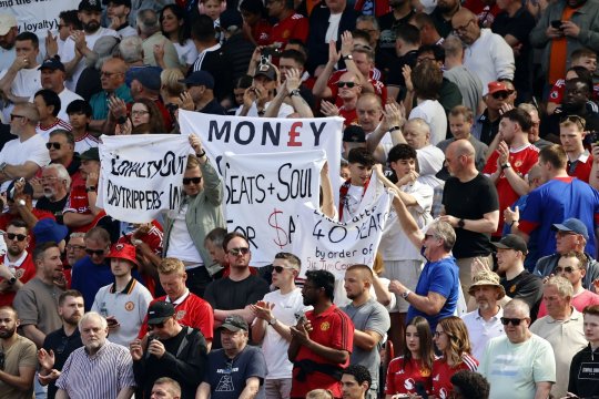 Fanii lui Manchester United și Tottenham, avertizați să se aștepte la prețuri exorbitante pentru bere în Bilbao, cu ocazia finalei Europa League. Costurile la cazare au crescut, deja, cu 900%
