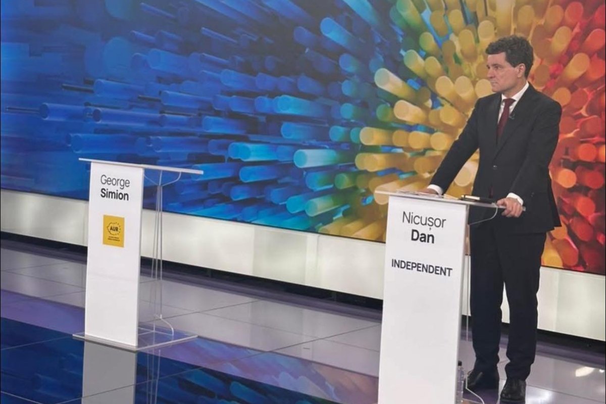 Nicușor Dan în timpul dezbaterii electorale de la Digi24