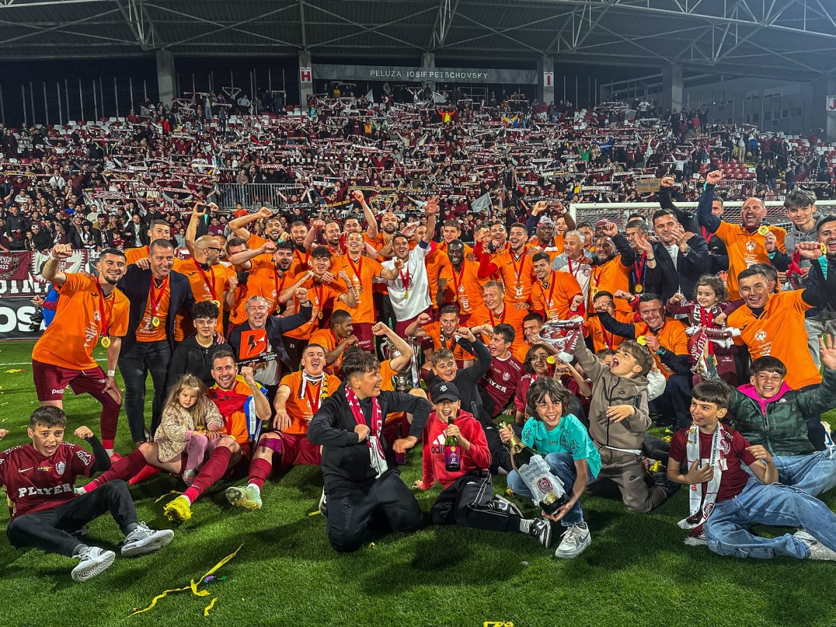 CFR-iștii au sărbătorit al cincilea trofeu al Cupei României din istoria clubului