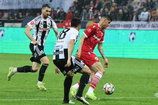 Dinamo - U Cluj 1-3. Final nebun pe Arena Națională! Cinci goluri marcate în ultimele minute, dintre care două anulate