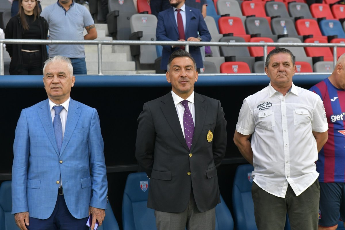 Ilie Dumitrescu alături de Marius Lăcătuș și Anghel Iordănescu
