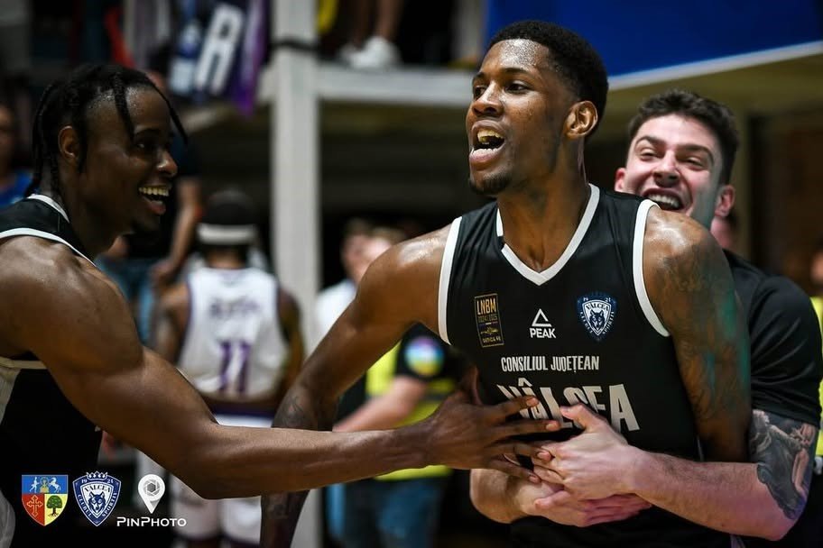 Cornelius Hudson a fost depistat pozitiv