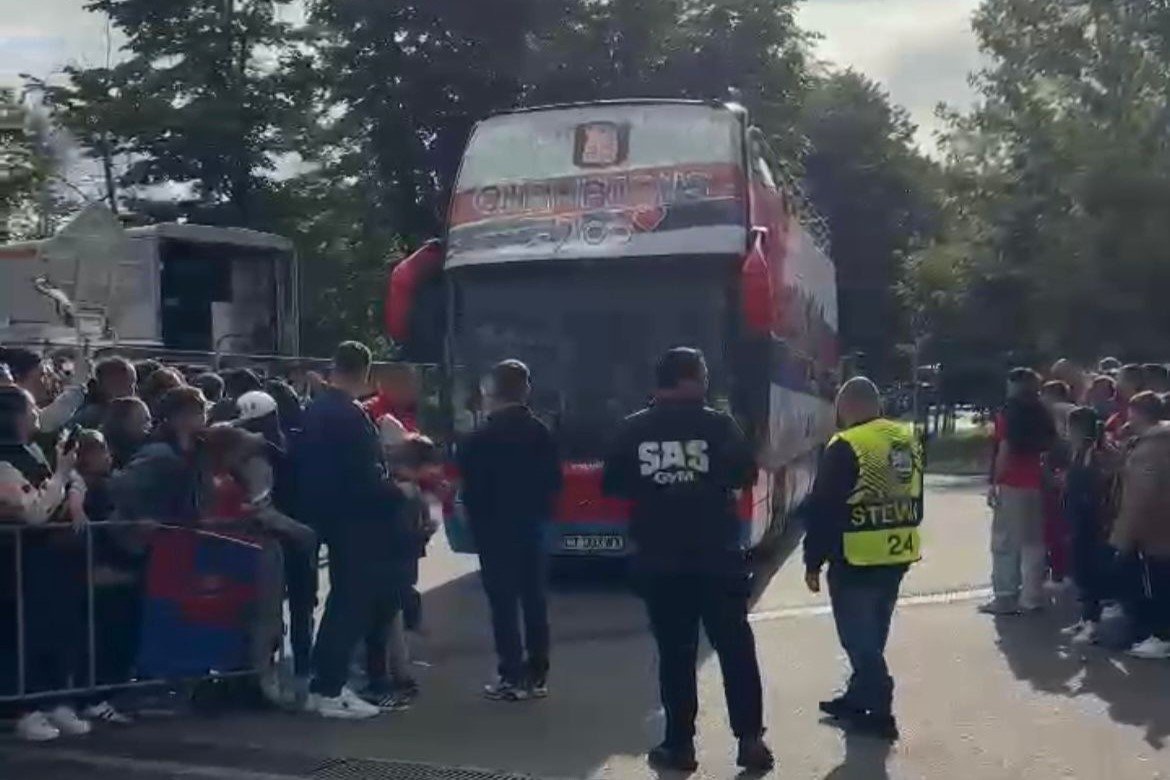 Autocarul în care FCSB va petrece a ajuns la stadion