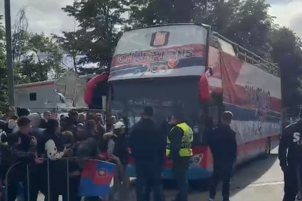 Autocarul cu care cei de la FCSB vor merge prin oraș a ajuns la Arena Națională