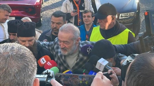 Flancat de călugări! Cum a apărut Gigi Becali la FCSB - Universitatea Craiova