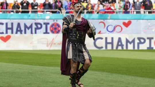 "Nebunii de la FCSB!". Imaginile cu jucătorii deghizați au ajuns celebre în Europa. Cum a reacționat presa internațională