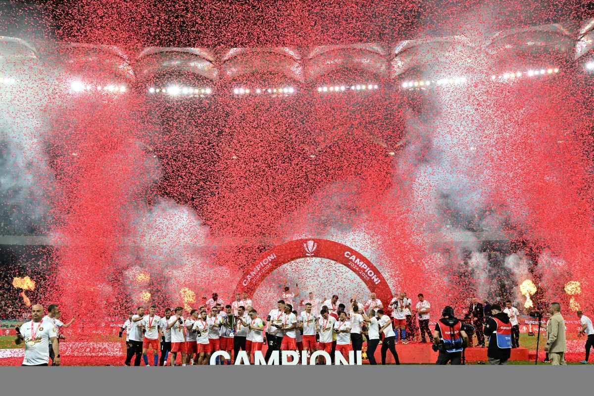 FCSB, în extaz după ce a primit trofeul de Campioană