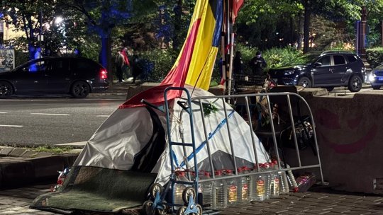 De ce era un cort întins în Piața Constituției, la scurt timp înaintea sosirii autocarului FCSB. Mesajul afișat