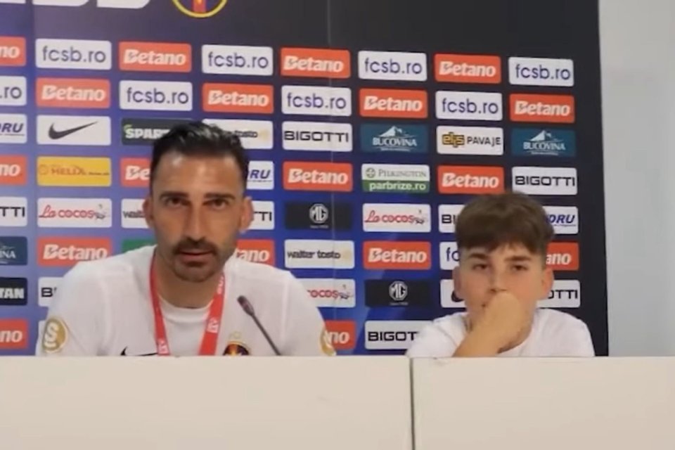 Elias Charalmbous a venit alături de fiul său la conferința de presă