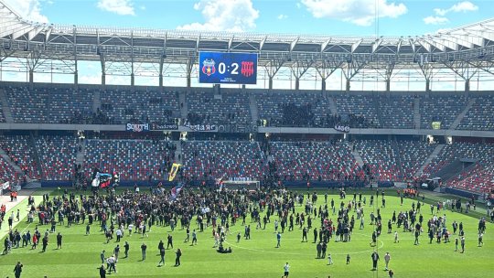 Au fost aproape de bătaie la ultimul meci al Stelei. Stafful roș-albaștrilor, altercație cu cei de la CSM Reșița + Suporterii au intrat pe teren