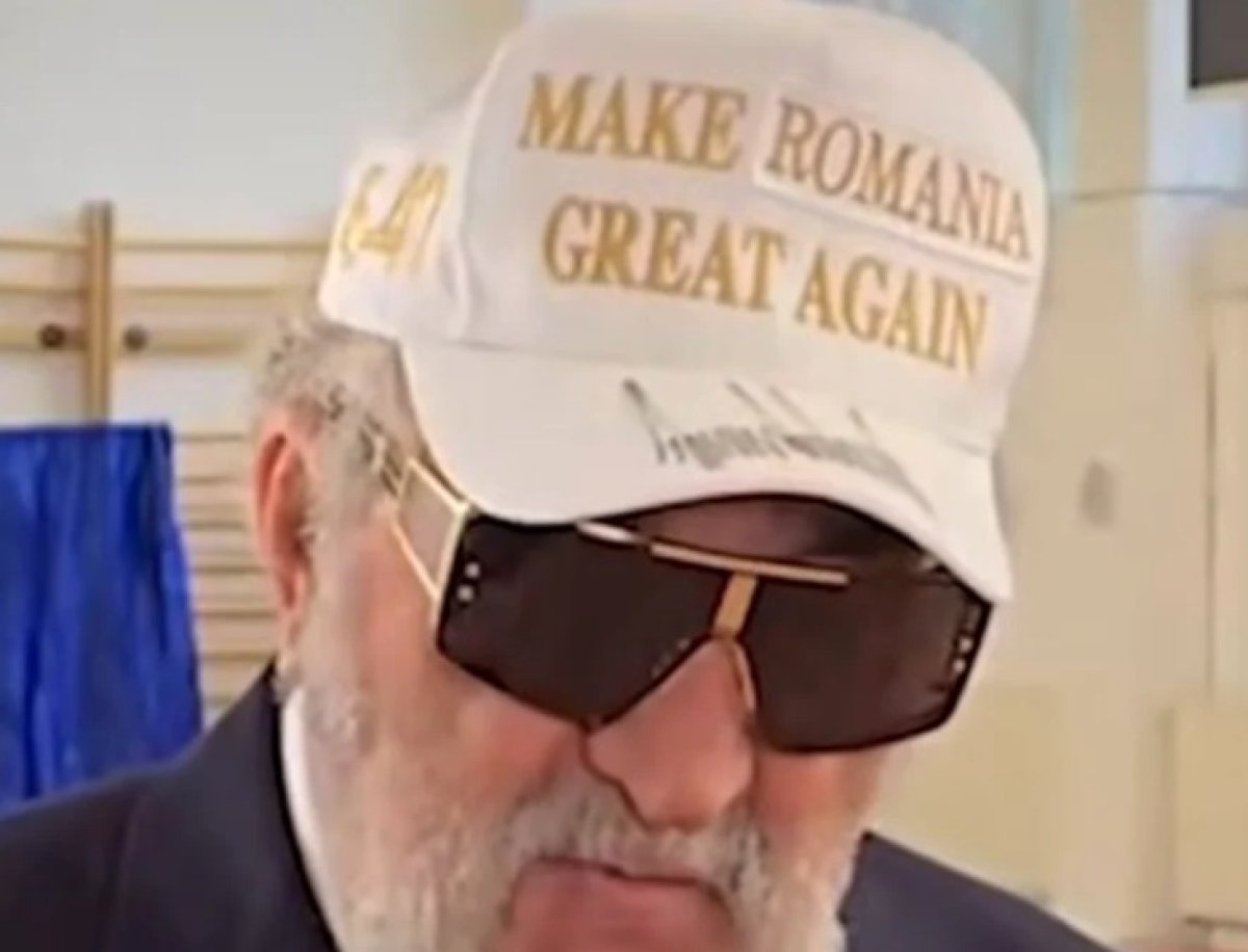Pe șapca lui Ion Țiriac, Make America Great Again a fost înlocuit cu Make Romania Great Again