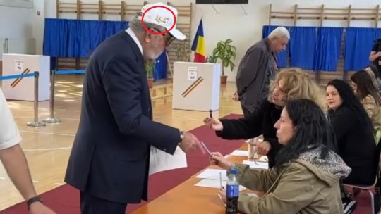 Ce semnifică numerele 45 si 47 de pe șapca primită de Ion Țiriac de la Donald Trump