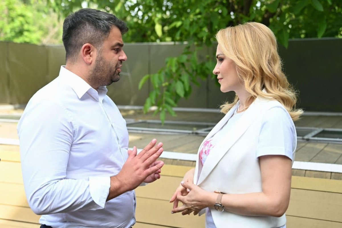 Adrian Vigheciu este foarte apropiat de Gabriela Firea și de Florian Pandele, finii lui Gigi Becali