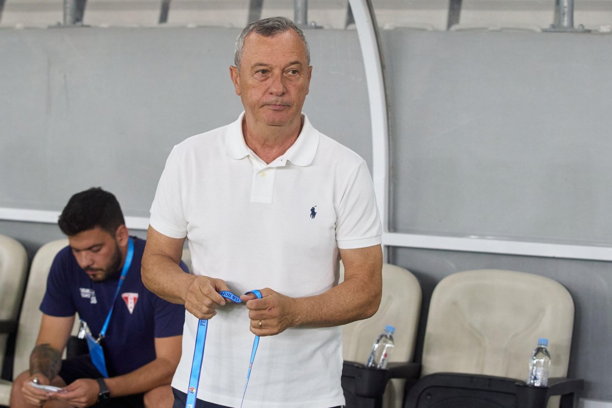 Mircea Rednic ar putea prelua-o pe Corvinul Hunedoara