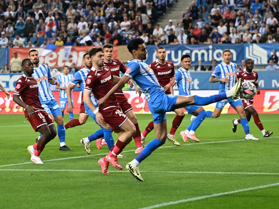 Universitatea Craiova - Rapid, ACUM, pe iAMsport.ro. Festivalul gafelor în Bănie. După Aioani, Popescu comite o greșeală incredibilă