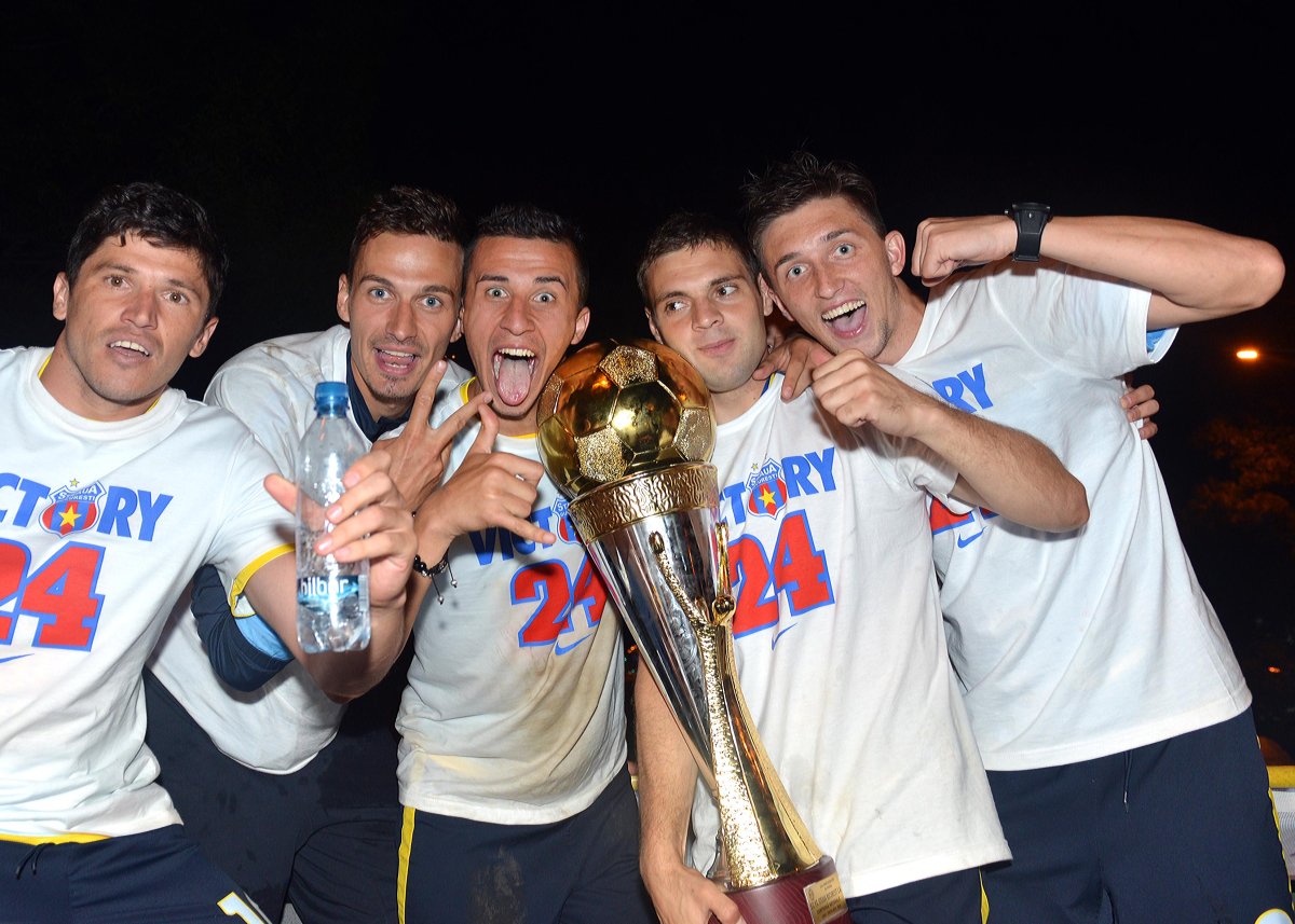 Adi Popa, celebrând titlul câștigat cu FCSB în 2013