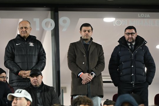 Atac ”cu talpa” la acționarul Rapidului: ”Lumea mă înjura pe mine, dar el a făcut 32 de transferuri din 36! E vinovat și nu pleacă”