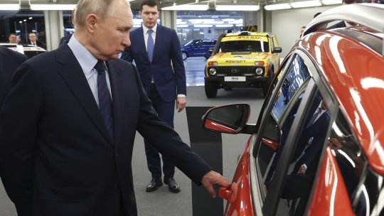 Taximetrist cu Lada, din 2026. Sau deloc. Cum încearcă Putin să ”salveze” industria auto din Rusia