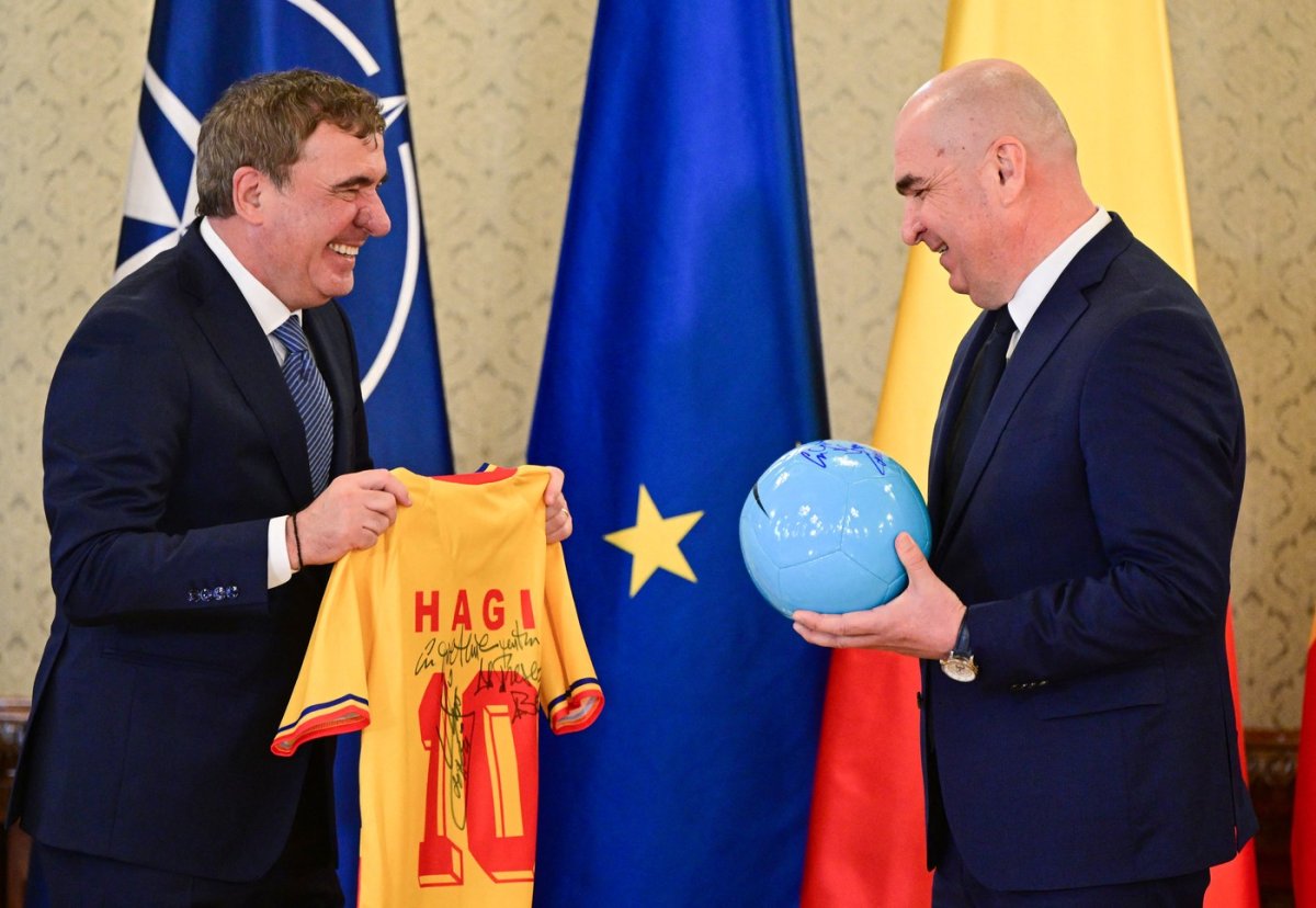 Ilie Bolojan l-a decorat pe Gică Hagi în timpul mandatului de președinte interimar al României