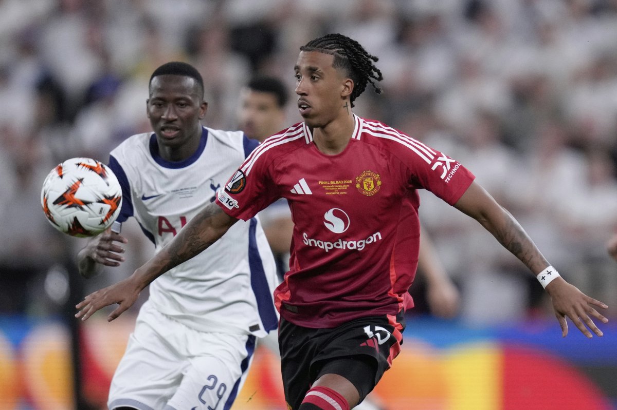 Leny Yoro a fost transferat de Manchester United cu 62 de milioane de euro