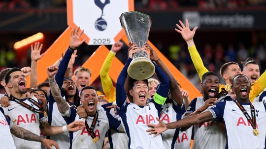 Accidentat, Radu Drăgușin și-a pus echipamentul pe el, a intrat pe teren și a sărbătorit câștigarea Europa League alături de colegii de la Tottenham