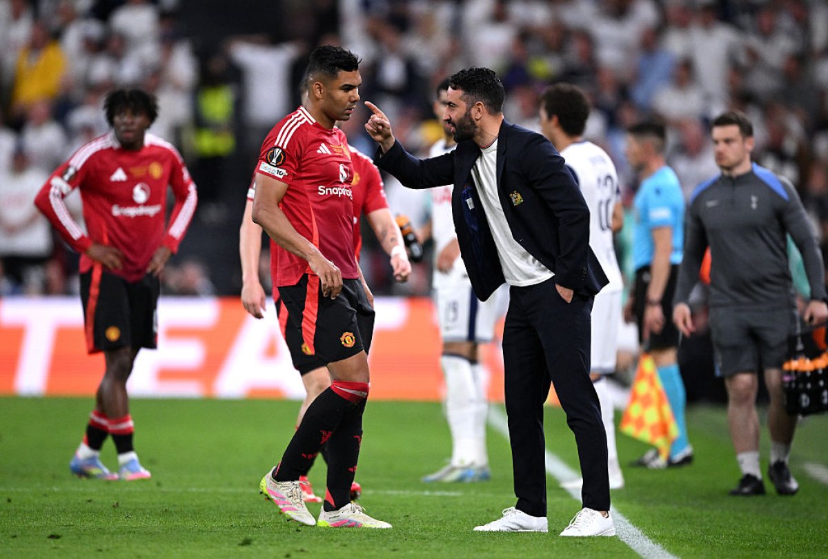 Casemiro primind indicații de la Ruben Amorim