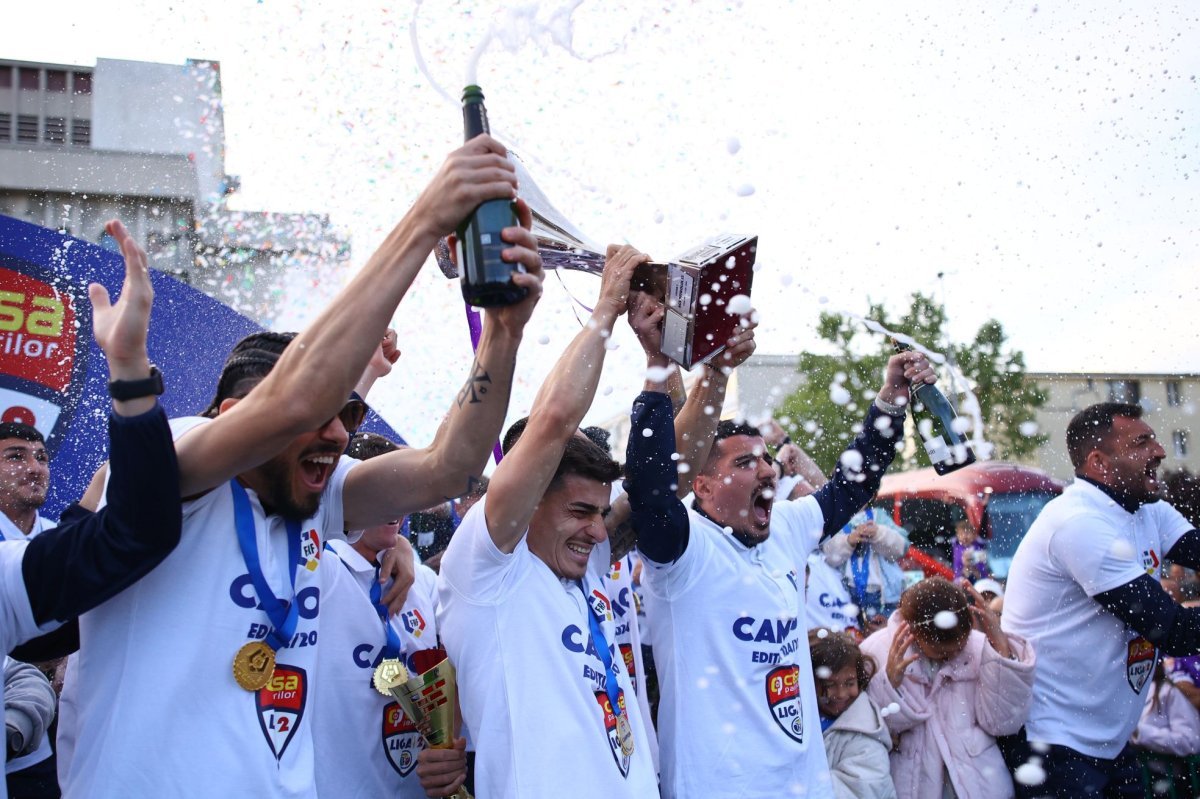 I-au înjurat pe votanții lui Nicușor Dan, acum vor plăti. Ce sancțiuni vor primi jucătorii lui FC Argeș