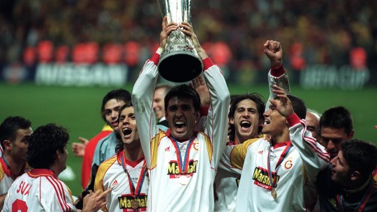Cât a ajuns să coste tricoul lui Gică Hagi de la Galatasaray, sezonul 1998-1999