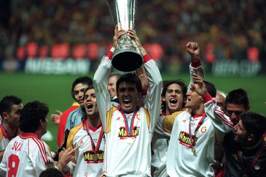 Cât a ajuns să coste tricoul lui Gică Hagi de la Galatasaray, sezonul 1998-1999
