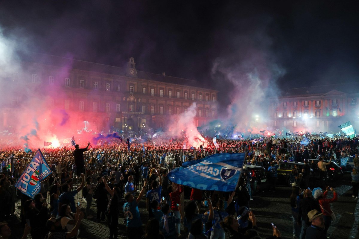 Fanii din Napoli au sărbătorit câștigarea titlului
