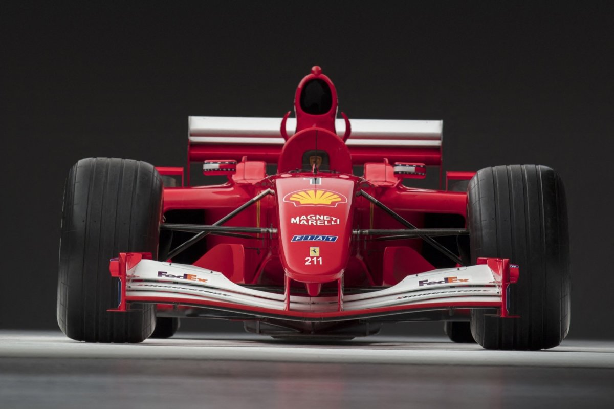 Monopostul pilotat de Michael Schumacher în 2001, vândut pentru o sumă record