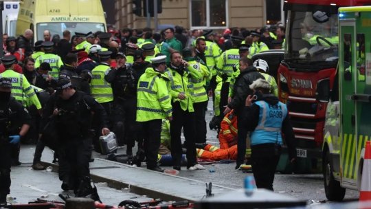 Imagini tulburătoare de la parada lui Liverpool. Un bărbat a intrat cu mașina în mulțime