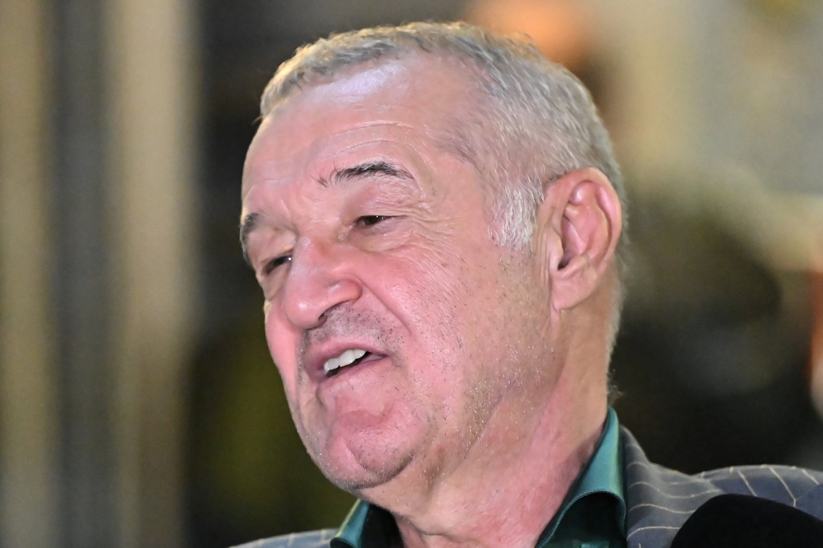 Gigi Becali așteaptă un răspuns pentru Dennis Politic