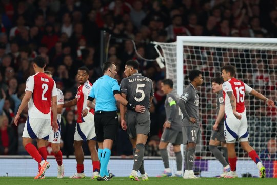 A fost delegat de UEFA la marea finală, deși a primit o suspendare îndelungată pentru greșeli de arbitraj în acest sezon