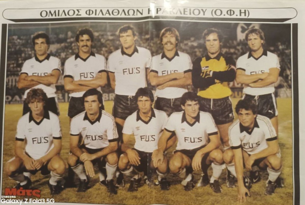 Iordănescu (al doilea din stânga, pe rândul de jos) a fost printre puținii români care au primit acceptul de a evolua în străinătate, înainte de 1989. El a jucat două stagiuni în Grecia, la OFI Creta