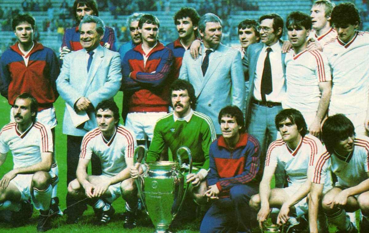 Puiu (al treilea din drepta, pe rândul de sus) a fost surpriza steliștilor în magica seară de 7 mai '86