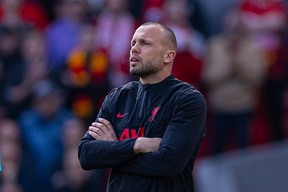 John Heitinga a fost numit secund la Liverpool în 2024