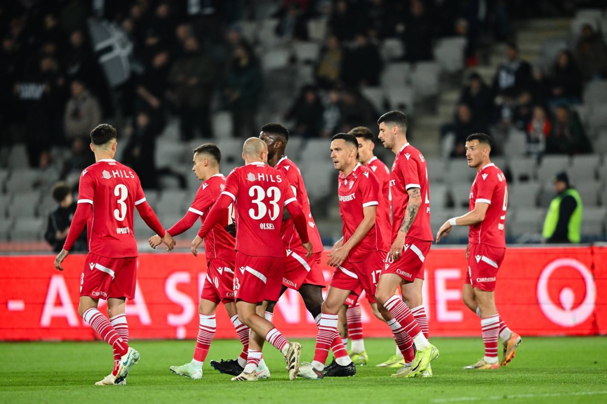 ”L-ați văzut pe atacantul croat care a venit la Dinamo... băi, nene”