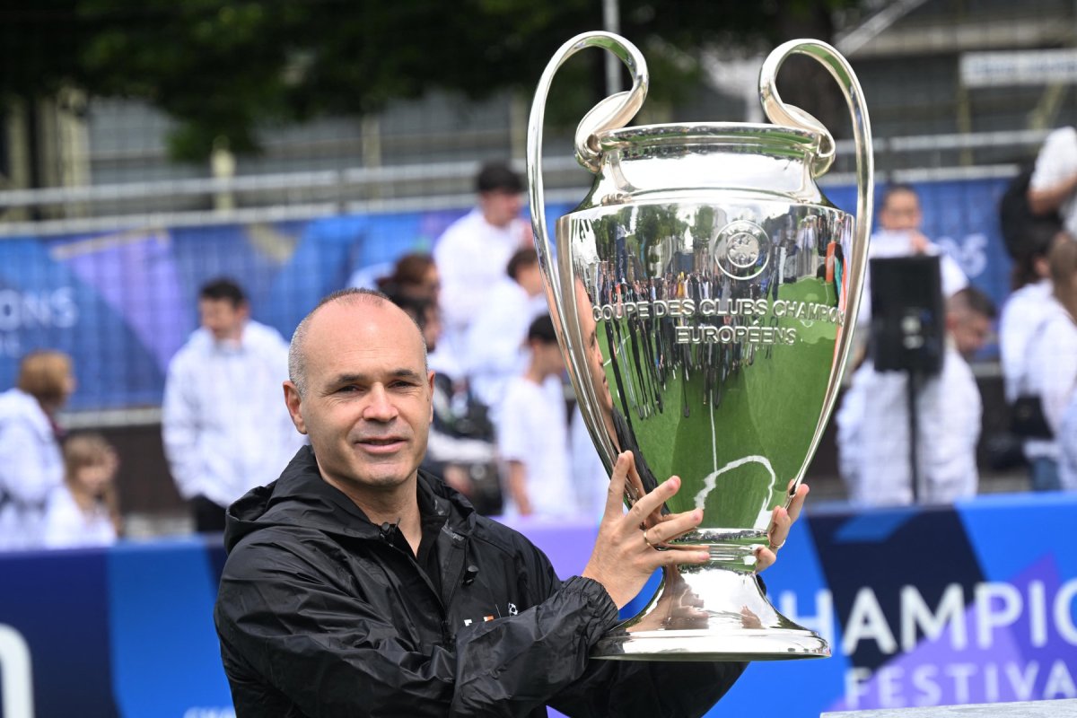 Andres Iniesta a adus trofeul Ligii Campionilor