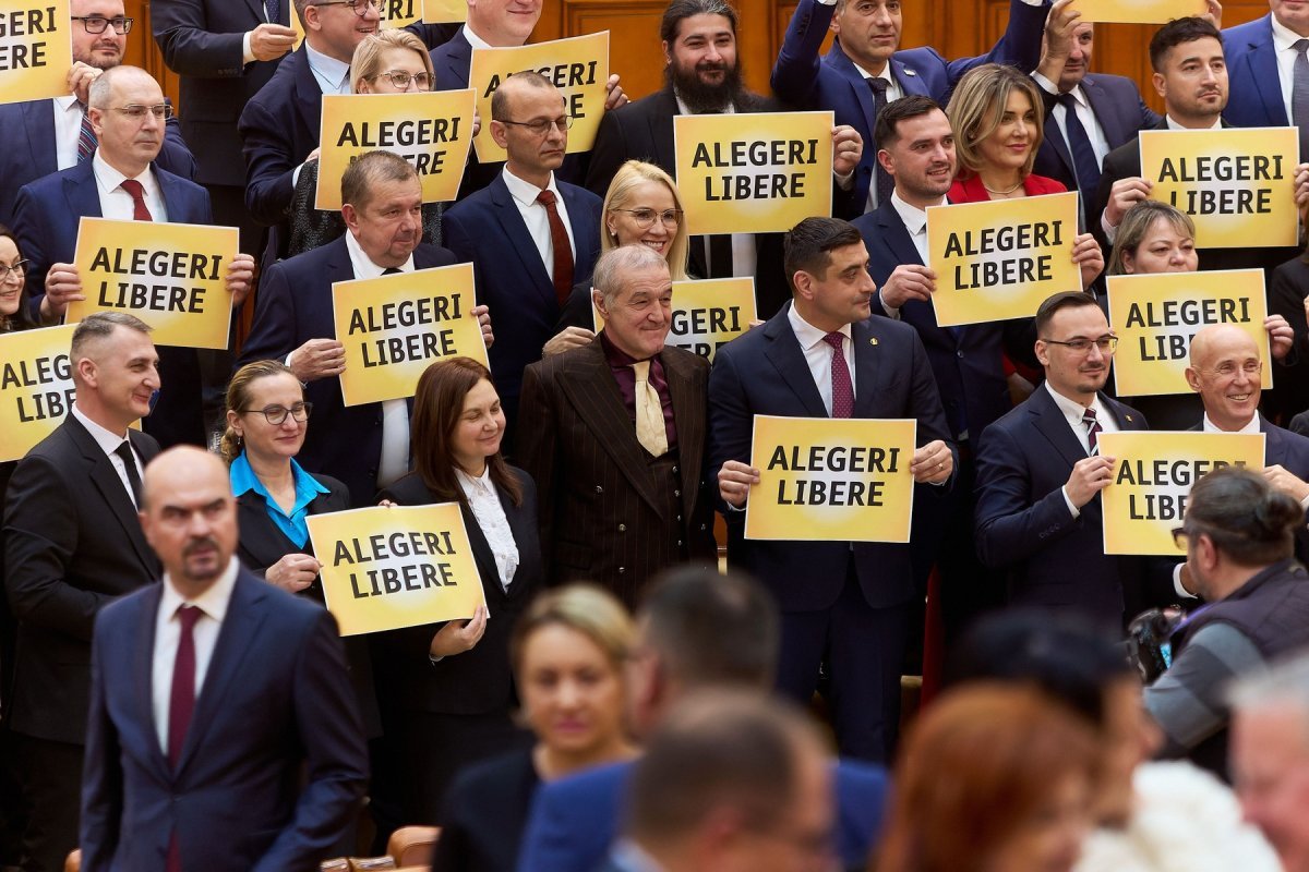 Dușmanul lui Gigi Becali și Răzvan Burleanu, favorit să fie președintele României. Legăturile lui George Simion cu lumea fotbalului