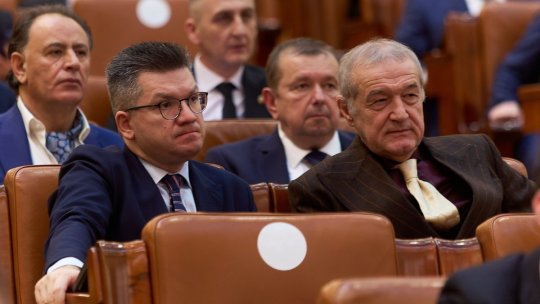 Gigi Becali a intrat în direct, în miezul nopții și a anunțat pe cine susține în turul 2: ”Vreți să îmi poarte nepotul fustă?”