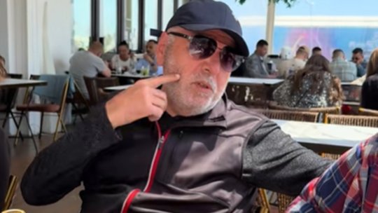 Patronul din Liga 1 care a ajuns să semene cu Ilie Năstase după ce s-a operat. Schimbare drastică