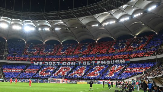 Scenografia impresionantă afișată de Peluza Nord la FCSB - Dinamo + Bannerele pregătite de cele două galerii: ”Trei zile dacă mai trăiesc...”