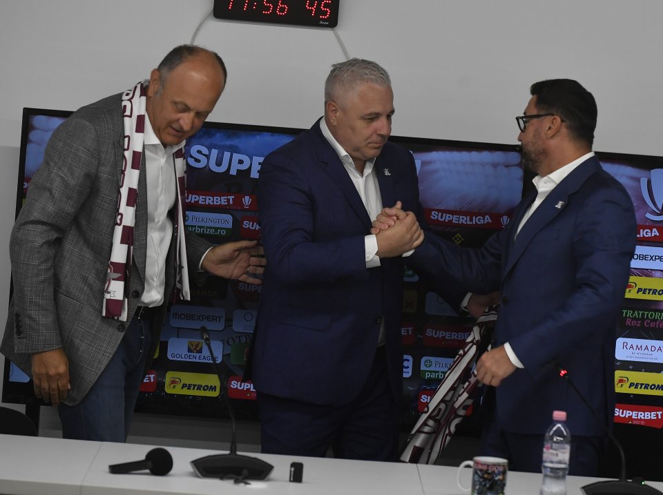 Marius Șumudică era fericit când semnase contractul cu Rapid alături de Dan Șucu și de Viorel Moldovan