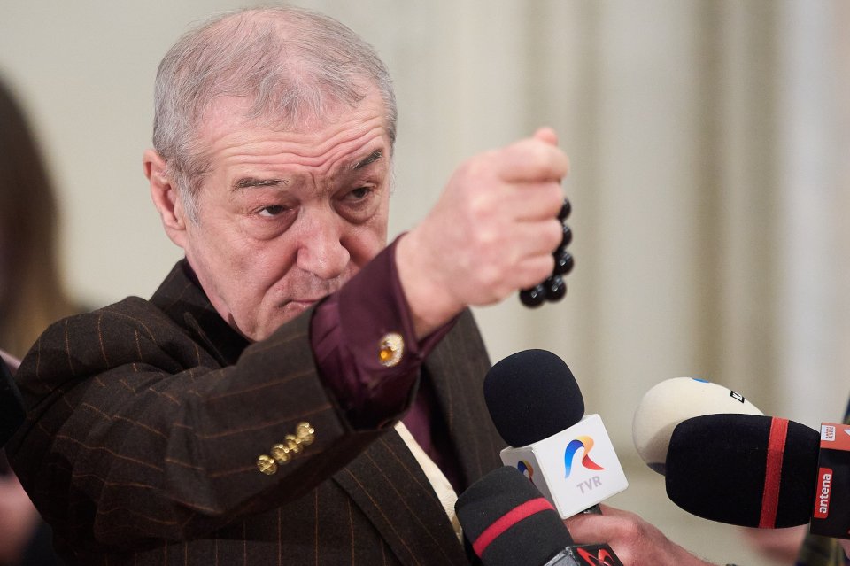 Gigi Becali, discurs mistic presărat cu cântece religioase, la palat. Noi atacuri la Nicușor Dan și comunitatea gay