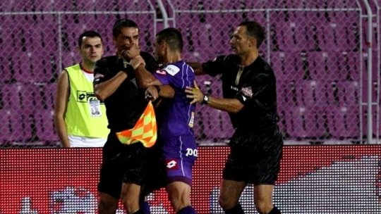 Marian Iancu a distribuit clipul în care Ionel Ganea îl strânge de gât pe arbitrul Dorin Mudura: ”Super oameni!”😐