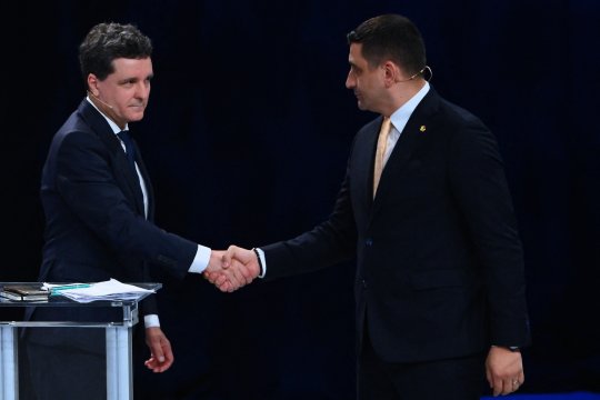 Cine a câștigat dezbaterea George Simion - Nicușor Dan. Ce spun cotele după întâlnirea de joi seară