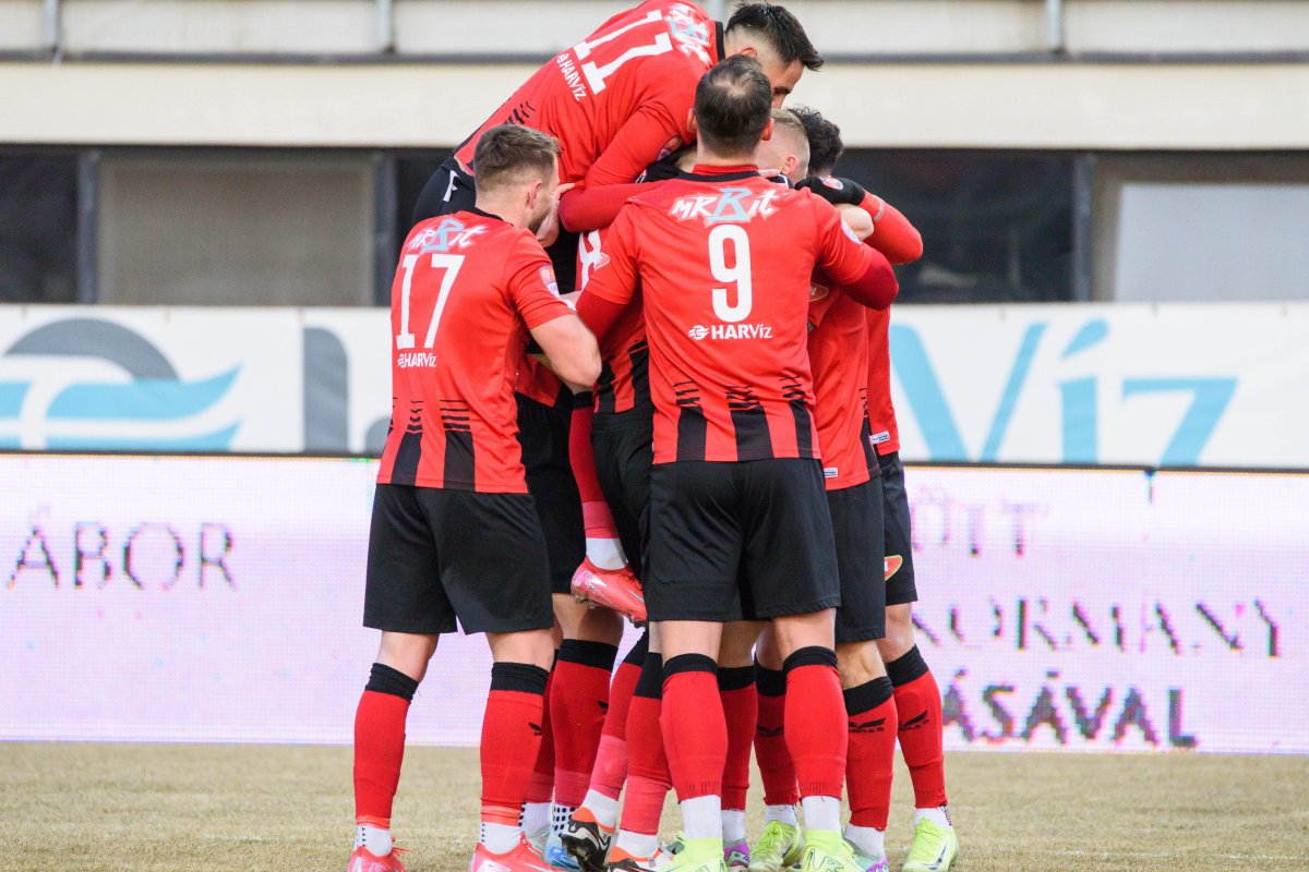 Csikszereda Miercurea Ciuc evoluează pe un stadion cu o capacitate de 4000 de locuri