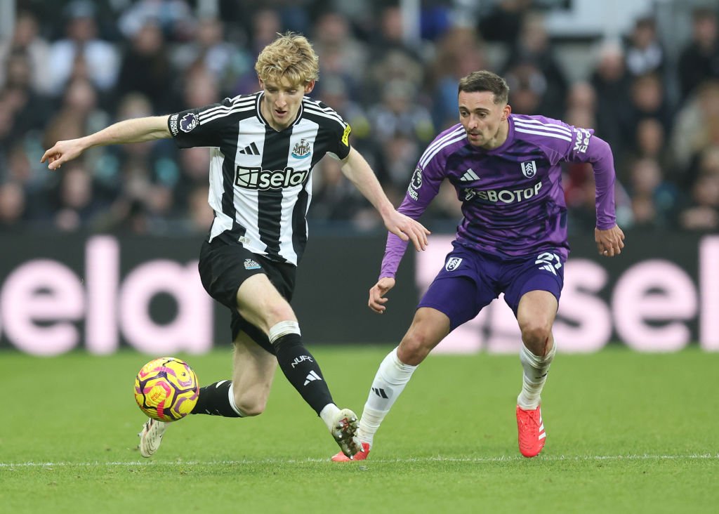 Newcastle United își schimbă emblema